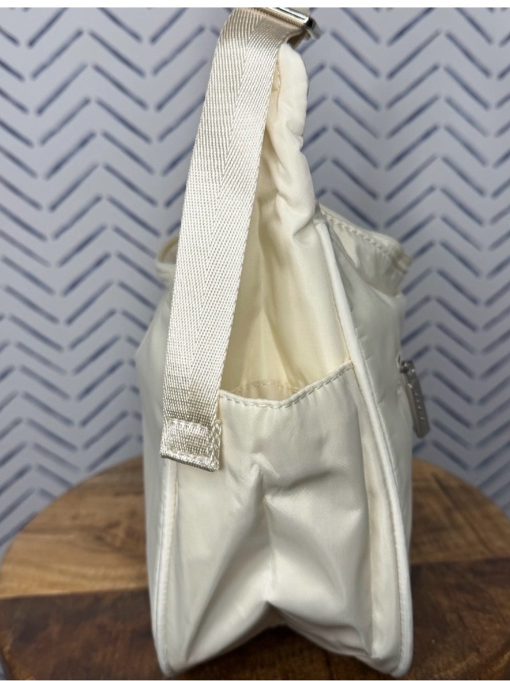 Lululemon inspired City Nylon Cream Shoulder Tote Bag 4L - Picture 2 of 6